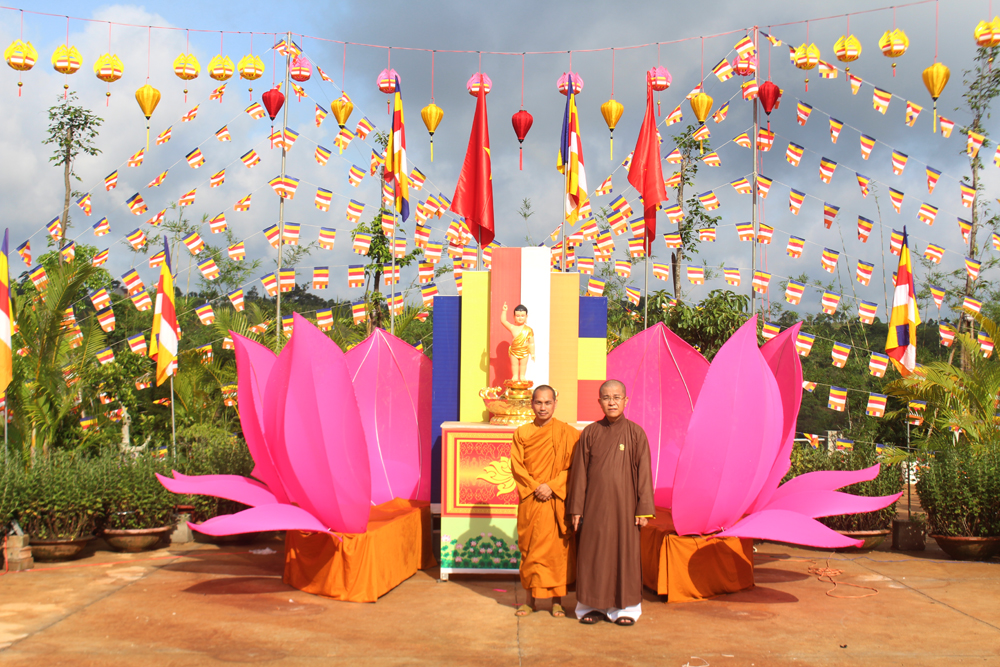 Gia Nghĩa: ĐĐ.Thích Quảng Hiền thăm lễ đài Phật đản Tịnh xá Ngọc Đạt