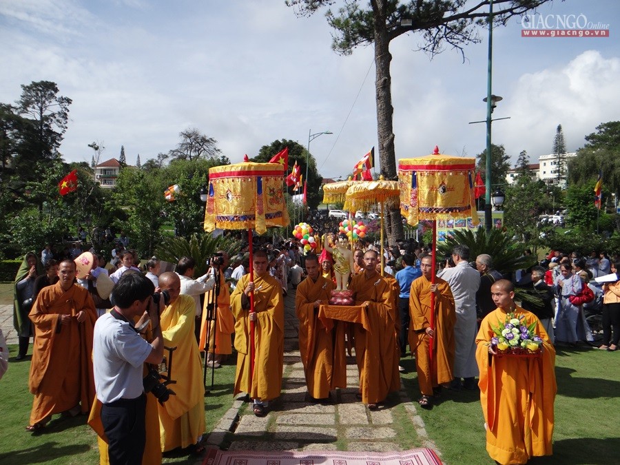 Lâm Đồng: Cung rước Đức Phật đản sinh tại TP.Đà Lạt