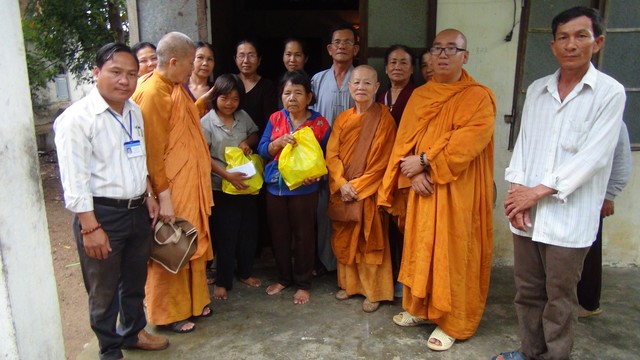 Video: Phật học Vườn Tâm trao 400 phần quà trung thu cho trẻ em xã Phan Tiến
