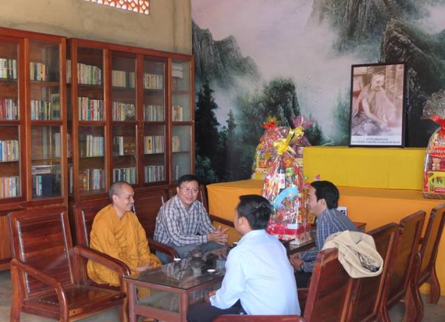 Ban Tôn giáo tỉnh, Tỉnh Đoàn và Hội Liên Hiệp Thanh niên tỉnh thăm chúc Tết tại Tịnh xá Ngọc Đạt