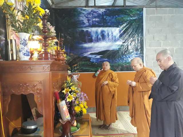 Hòa thượng Trưởng Ban Thường trực Giáo phẩm Hệ phái thăm Tịnh xá Ngọc Lam