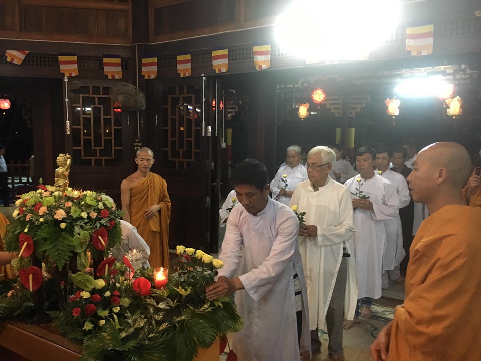 Phật đản 2019: Tổ đình Tịnh Xá Ngọc Viên dâng hoa cúng Phật