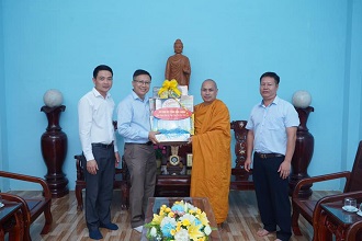 Đăk Nông: Lãnh đạo sở Nội vụ, Ban Tôn Giáo Tỉnh thăm chúc mừng Phật đản