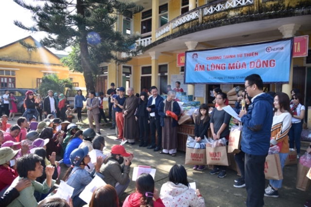 Thừa Thiên Huế: 100 phần quà đến đồng bào dân tộc thiểu số 