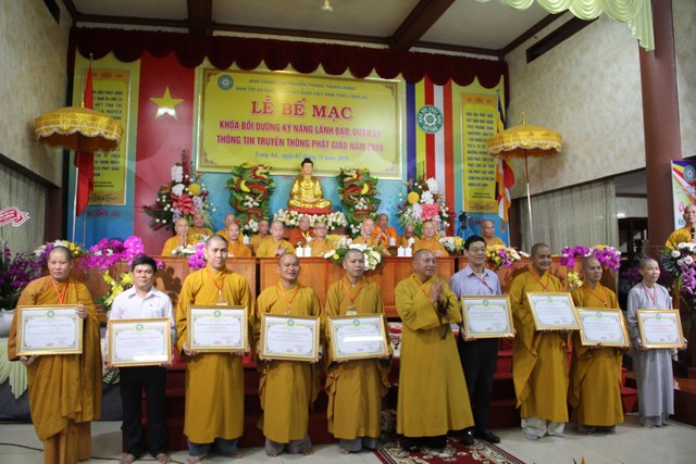 Long An: Bế mạc khóa bồi dưỡng kỷ năng lãnh đạo quản lý truyền thông Phật giáo 2019
