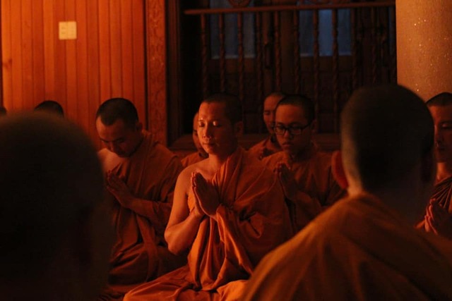 Hành giả khóa bồi dưỡng đạo hạnh: Đêm hoa đăng tri ân đến Phật Tổ Thầy