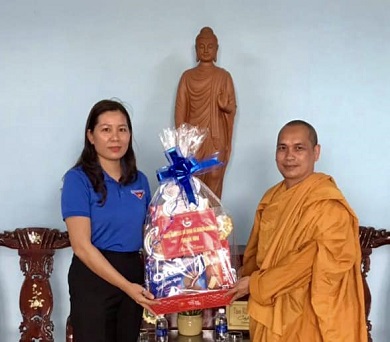 Đắk Nông: Đại diện đoàn khối các Cơ quan và Doanh nghiệp tỉnh Đắk Nông thăm và chúc Tết tại Tịnh xá Ngọc Đạt